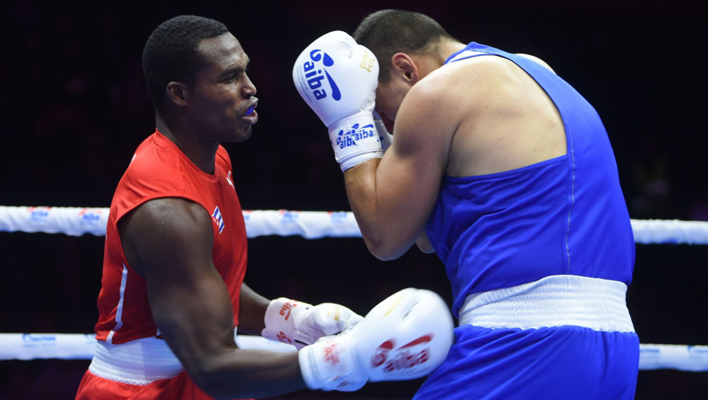 Kubanac briljira na Svetskom prvenstvu u boksu: La Kruz ide po novu medalju