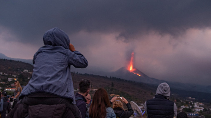 Lokalne vlasti upozoravaju da gasovi izazvani erupcijom vulkana u La Palmi ugrožavaju 33.000 ljudi