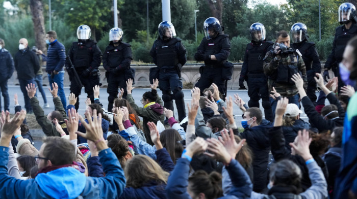 Demonstranti blokirali ulicu u Rimu, traže od lidera G20 konkretne mere u borbi protiv klimatskih promena
