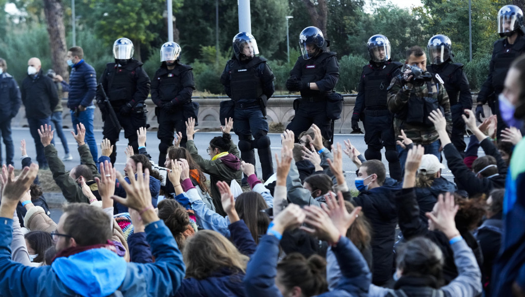 Demonstranti blokirali ulicu u Rimu, traže od lidera G20 konkretne mere u borbi protiv klimatskih promena