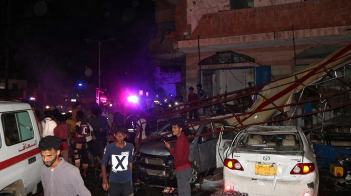 Eksplozija u Jemenu: Osam osoba poginulo, premijer tvrdi da je u pitanju teroristički napad