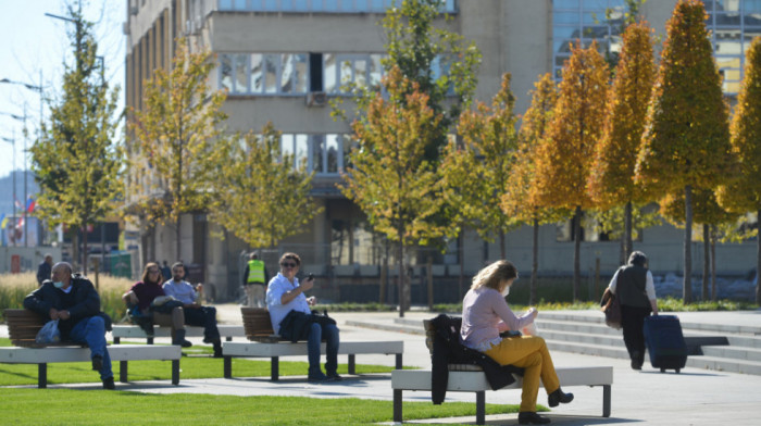 Smena sunca i oblaka, temperatura i dalje iznad proseka, zahlađenje od srede