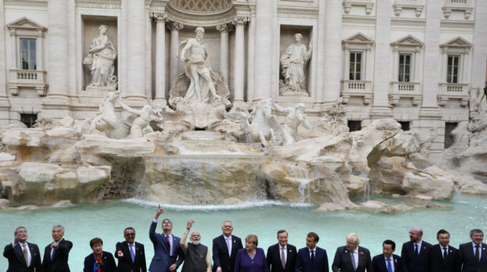 Lideri G20 bacali specijalno iskovane novčiće u Fontanu di Trevi (FOTO)