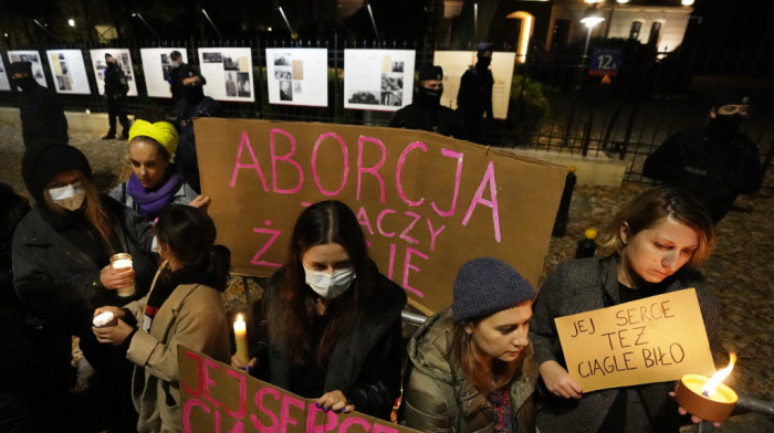 Sud u Varšavi: Bolnica morala da kaže ženi da joj abortus može spasiti život