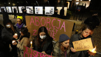 Protest u Poljskoj, aktivisti poručuju da je za smrt žene "kriv" Zakon o abortusu