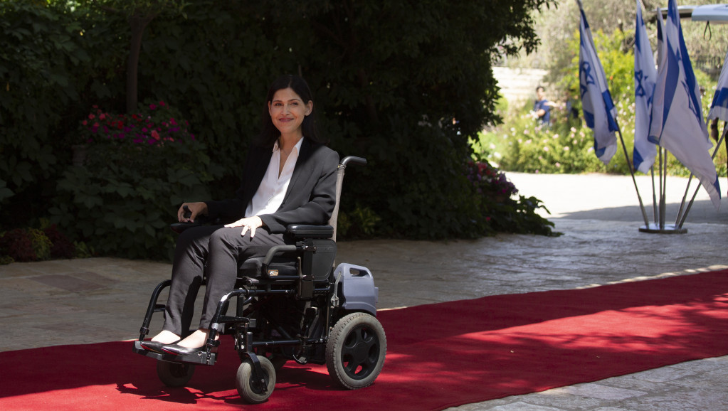 Džonson se izvinio ministarki koja nije mogla da prisustvuje samitu u invalidskim kolicima