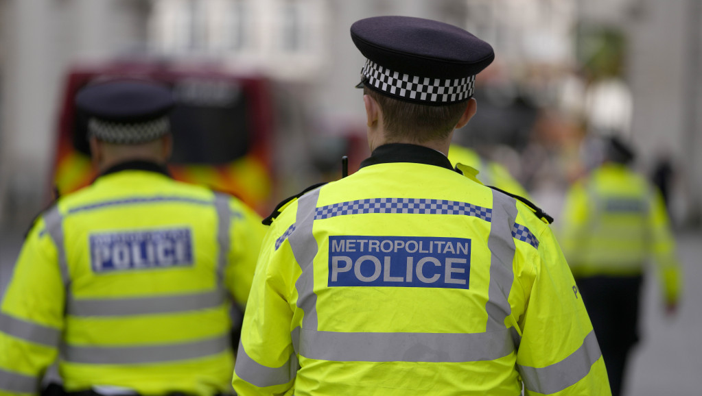 Dvojica londonskih policajaca priznali da su fotografisali tela ubijenih sestara na mestu zločina