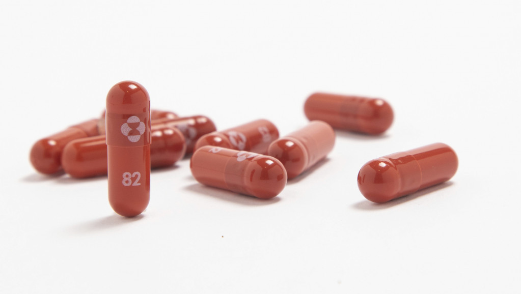 Britanija prva zemlja na svetu koja je odobrila korišćenje Merkovih pilula protiv kovida 19
