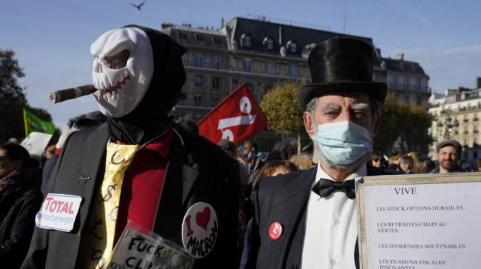 Klimatski protest u Parizu: Aktivisti postavili portrete Makrona, Džonsona, Bajdena, Ðinpinga i Putina