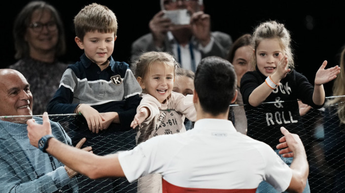 Novak sijao u Parizu: Prvi put su me deca gledala uživo