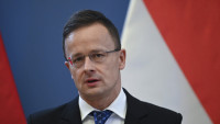 Sijarto: Mađarska će staviti veto ako EU bude htela da uvede sankcije Dodiku