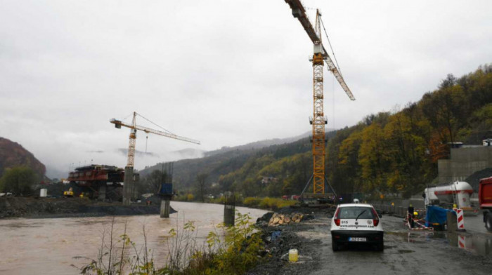 Specijalna turska jedinica za spasavanje stigla u BiH, nastavlja se potraga za radnikom koji je upao u reku