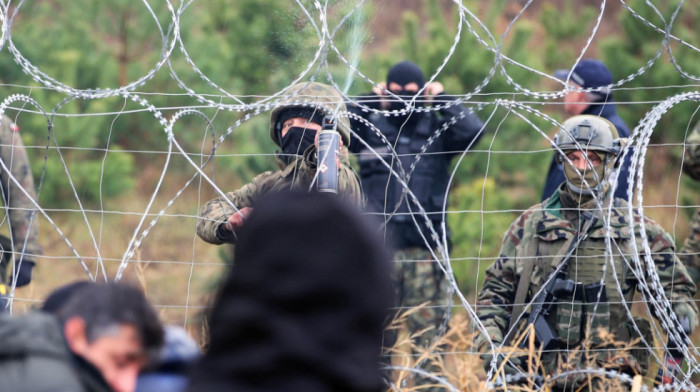 Incidenti na poljsko-beloruskoj granici: Probijanje ograde i napad na kamenicama policajce