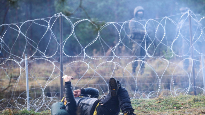 Napeto na beloruskoj granici:  Grupa migranata navodno probila žicu i ušla u Poljsku, optužbe sa obe strane