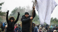 Grupa migranata ponovo je pokušala da sruši ogradu kod granice Poljske i uđe u EU