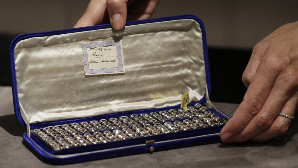 Dijamantske narukvice Marije Antoanete prodate na aukciji za 7,2 miliona evra