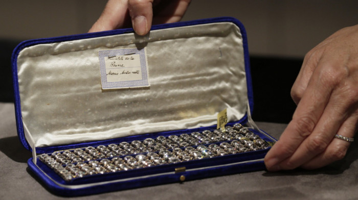 Dijamantske narukvice Marije Antoanete prodate na aukciji za 7,2 miliona evra
