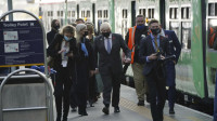 Britanski premijer reagovao na kritike: Džonson ovaj put stigao vozom na COP26