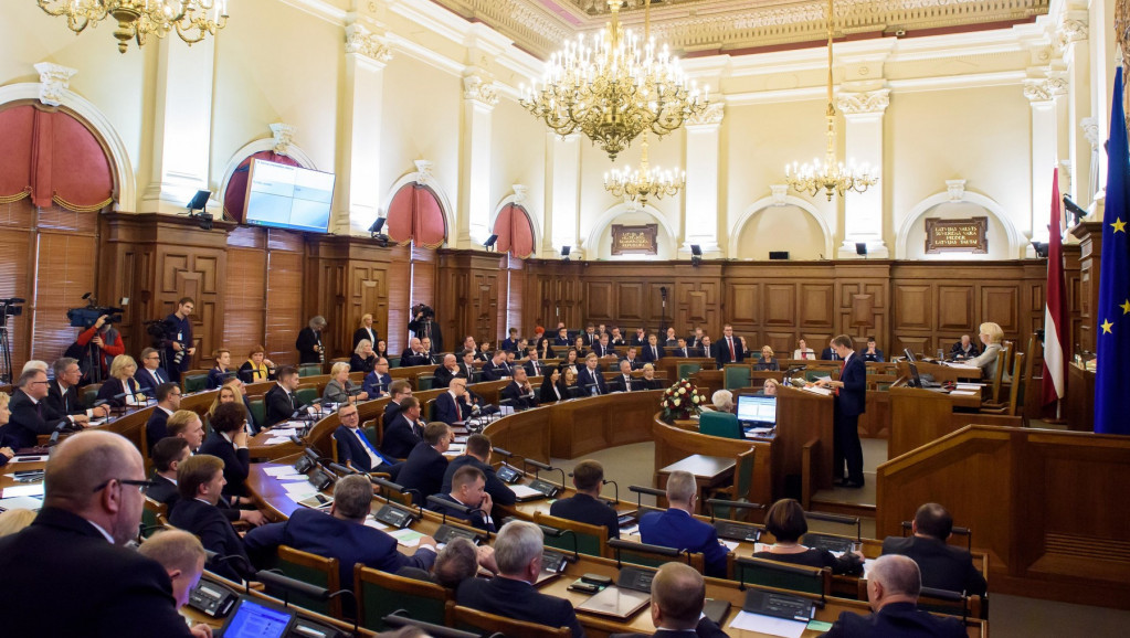 Letonija zabranila prisustvo sastancima parlamenta poslanicima koji nisu vakcinisani