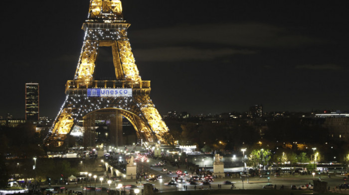 Pariz priredio lajt šou na Ajfelovom tornju u čast UNESKO