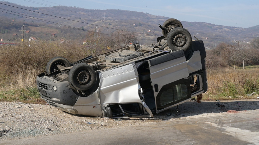 Dvojica migranata stradala, 20 povređenih u saobraćajnoj nesreći kod Pirota, vozač priveden