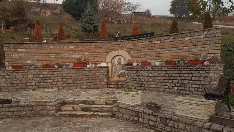 Oskrnavljen spomenik srpskim žrtvama u Velikoj Hoči