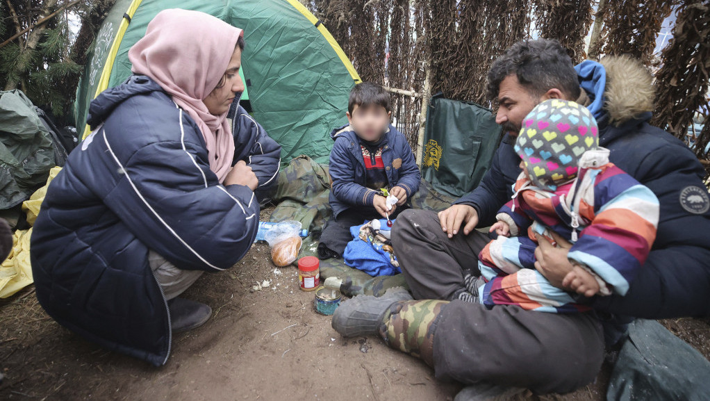 Poljska, Litvanija i Letonija razmatraju da zatraže od NATO-a hitne pregovore zbog migrantske krize