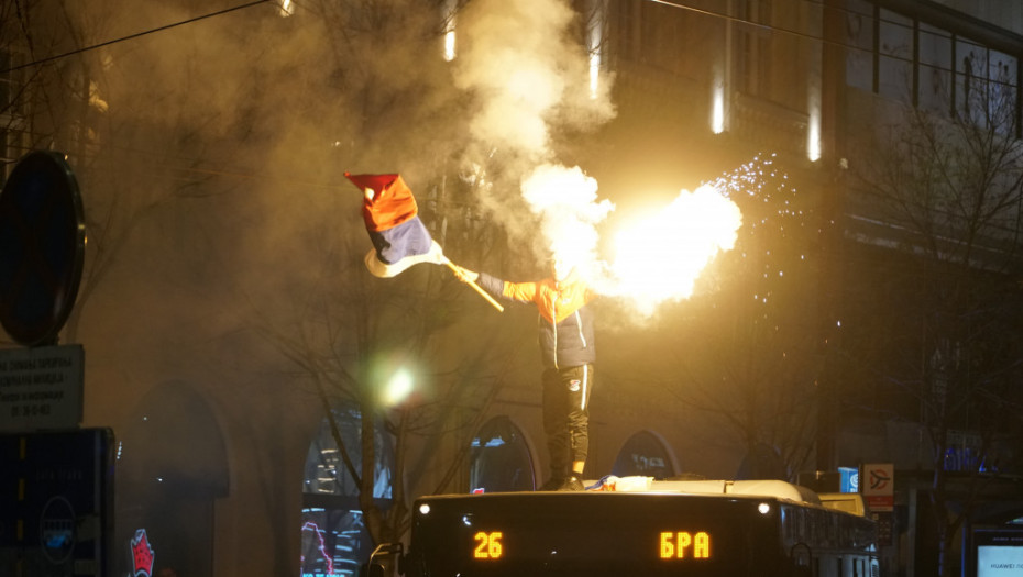 Proslava pobede nad Portugalom u centru Beograda: Zastave Srbije i sirene iz automobila
