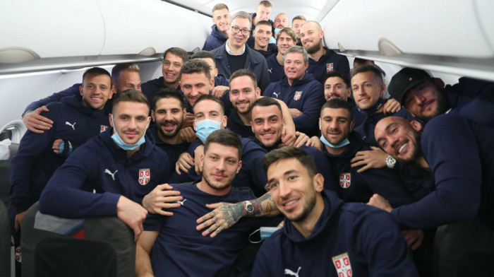 Predsednik Srbije Vučić čestitao fudbalerima: Ponosni smo na vas