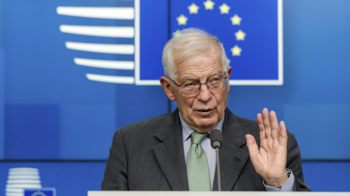 Borelj: Diplomate EU za sada ne napuštaju Ukrajinu, Britanija povlači svoje osoblje