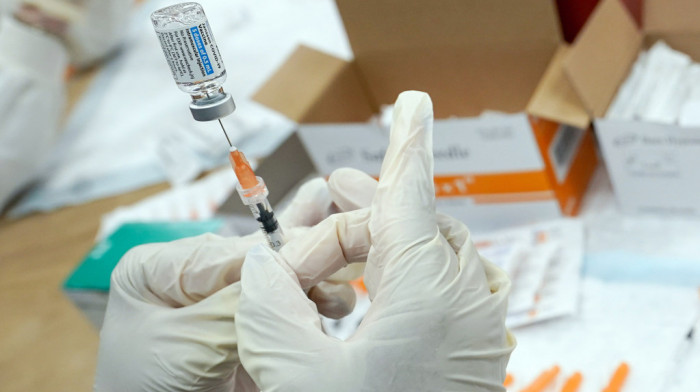 Treća doza vakcine obavezna za zdravstvene radnike u Mađarskoj