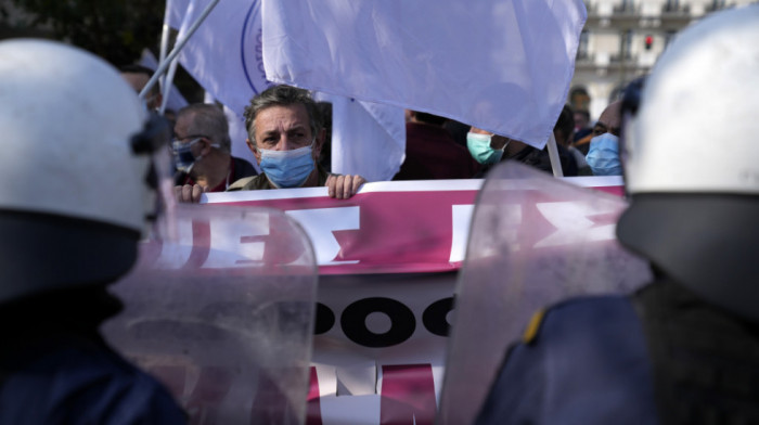 Grčki ugostitelji protestuju širom zemlje, traže pomoć vlade zbog koronavirusa