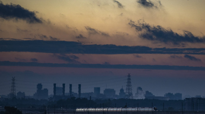 Zbog zagađenja vazduha u Nju Delhiju zatvorene škole i fakulteti, pet termoelektrana obustavlja rad