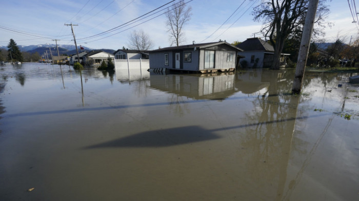 Haos zbog poplava u Britanskoj Kolumbiji u Kanadi: 18.000 ljudi odsečeno, blokirani čitavi gradovi