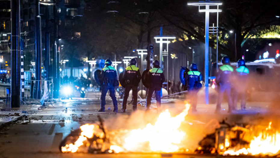 Nasilni protersti protiv kovid mera u Roterdamu - sedmoro ranjeno, gradonačelnik: Policija je bila primorana da puca