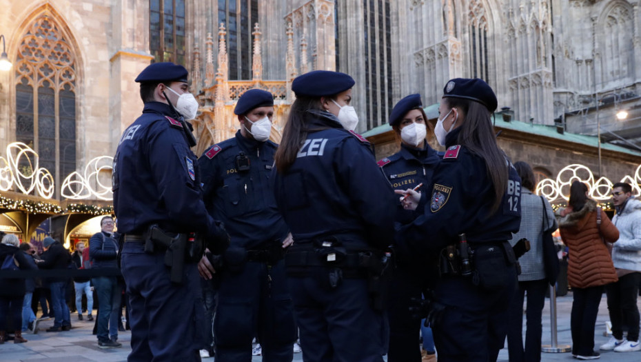 Austrija se sprema za potpuni lokdaun: Gužve u prodavnicama, policija na oprezu zbog protesta protiv mera