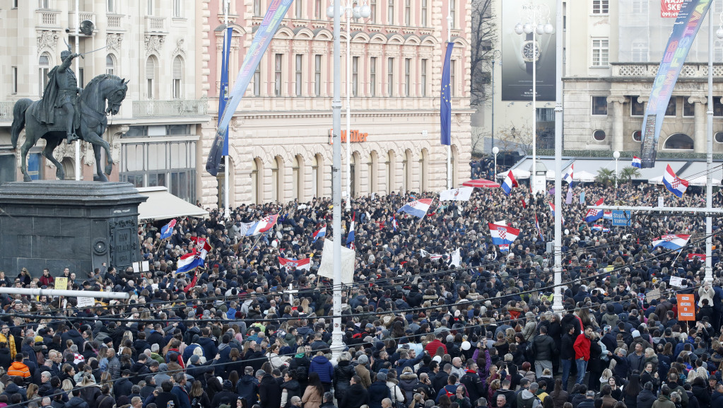 Protest protiv kovid potvrda i epidemioloških mera u Zagrebu