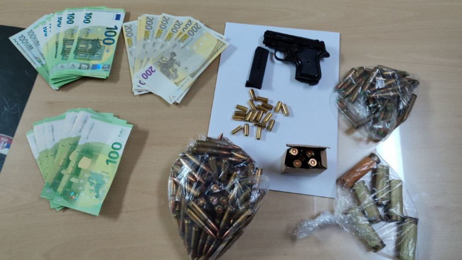 Novosađanin (33) uhapšen zbog pljačke menjačnice, policija zaplenila pištolj i novac