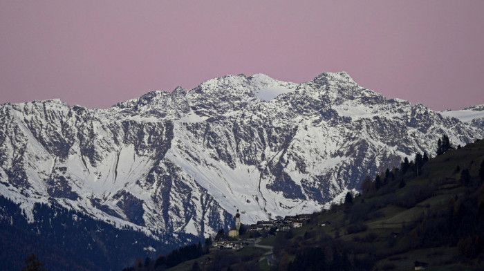 Srušio se balon u austrijskim Alpima, devet ljudi povređeno