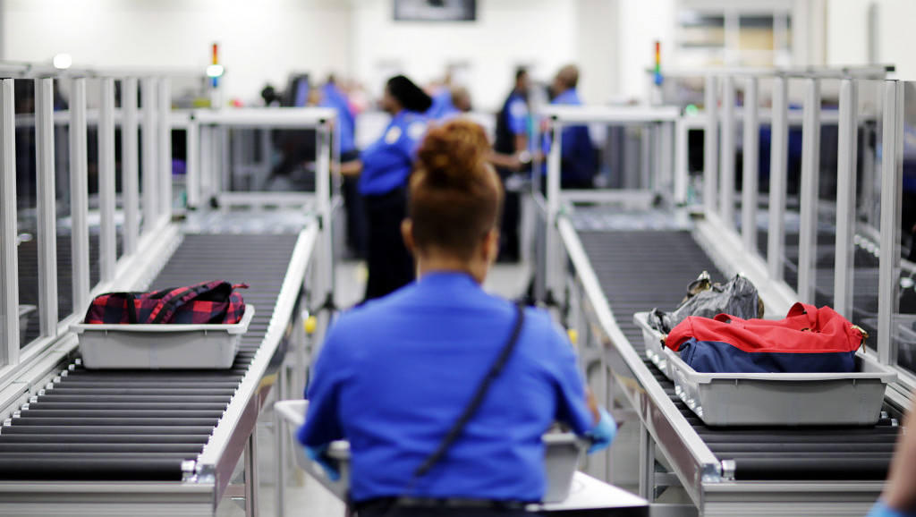 Zbog snežnih padavina produžena obustava letova sa najprometnijeg evropskog aerodroma