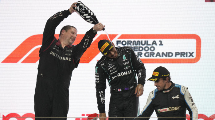 Pobeda Luisa Hamiltona u trci za Veliku nagradu Katara