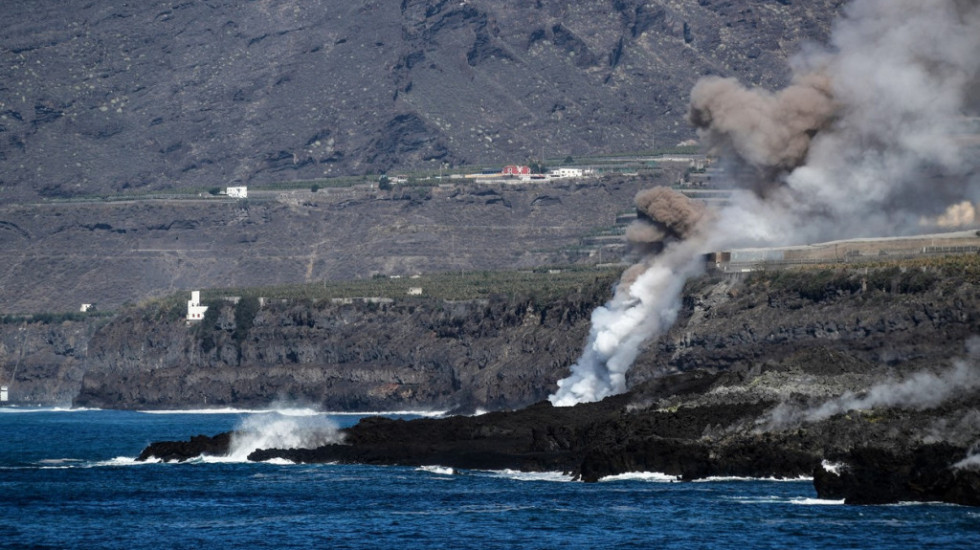 La Palma uvela lokdaun za 3.000 stanovnika zbog rasta nivoa toksičnih gasova dok lava ponovo teče ka moru