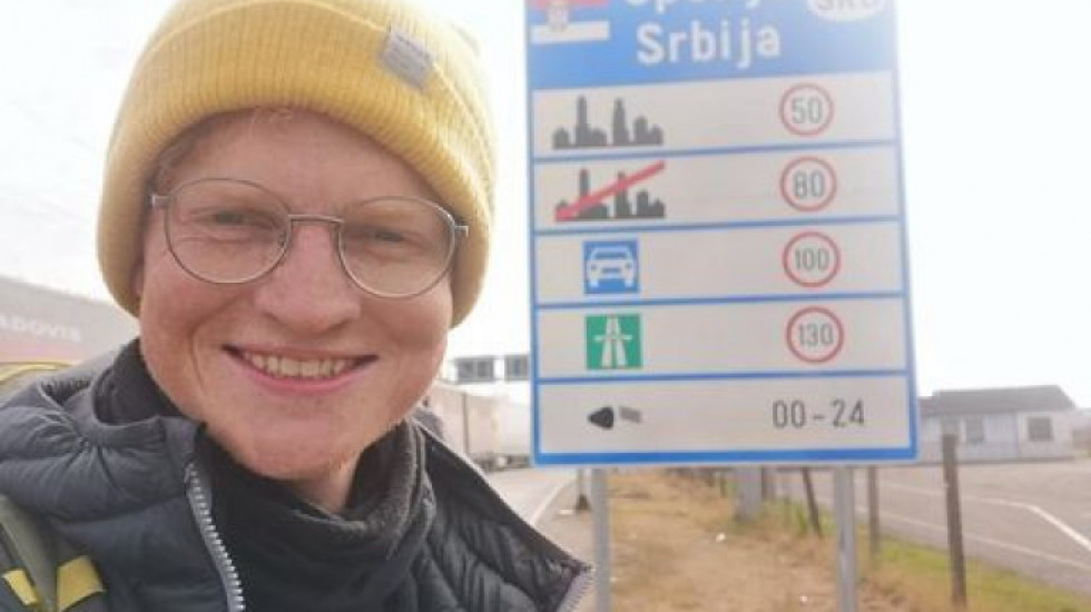 "Ljudi mi prilaze, nude voće, kafu i rakiju": Na putu od 5.000 kilometara do Iraka Mičel Džouns je prepešačio Srbiju