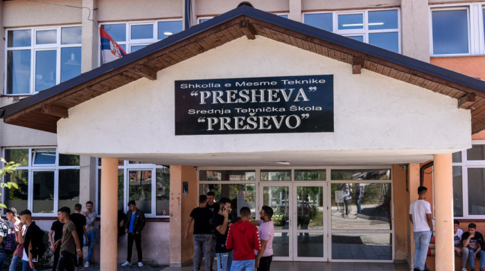 Počeli pregovori vlade i Albanaca sa juga Srbije: Šta podrazumeva rešenje oko udžbenika na albanskom