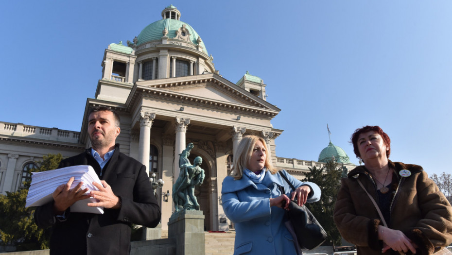 Predstavnici "Kreni promeni" predali peticiju protiv Predloga zakona o referendumu