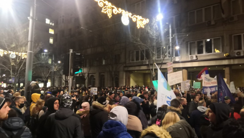 Protestna šetnja protiv Zakona o referendumu i Zakona o eksproprijaciji od Predsedništva do Vlade Srbije