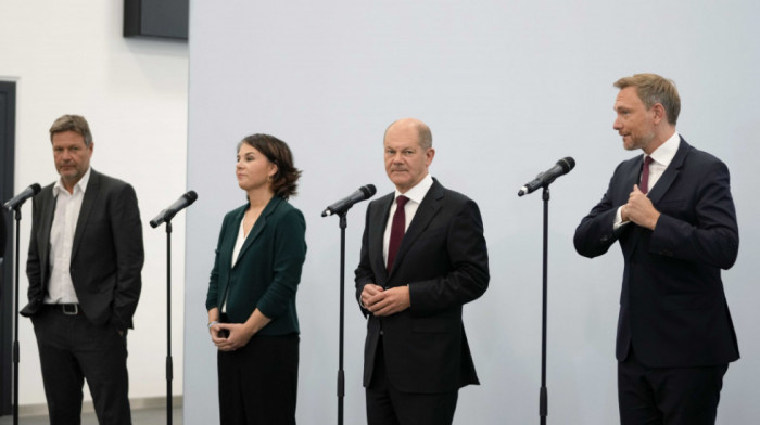 "Semafor" koalicija rasporedila ministarske fotelje: Berbokovoj diplomatija, Lindneru finansije