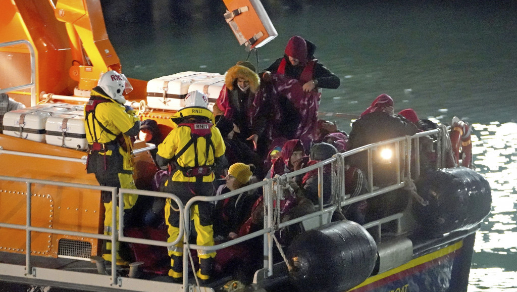 Italijanska obalska straža spasila  oko 250 migranata, među njima i beba