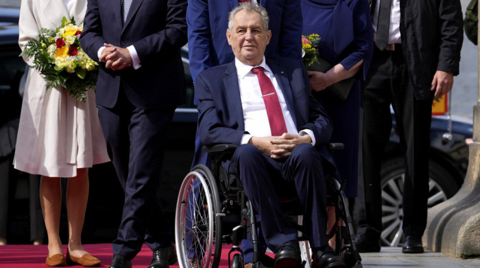 Zeman izašao, pa vraćen u bolnicu: Predsednik Češke pozitivan na koronavirus