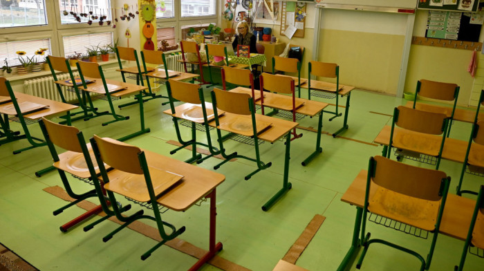 Više od 100 škola u Vojvodini polugodište počinje štrajkom upozorenja učitelja i nastavnika